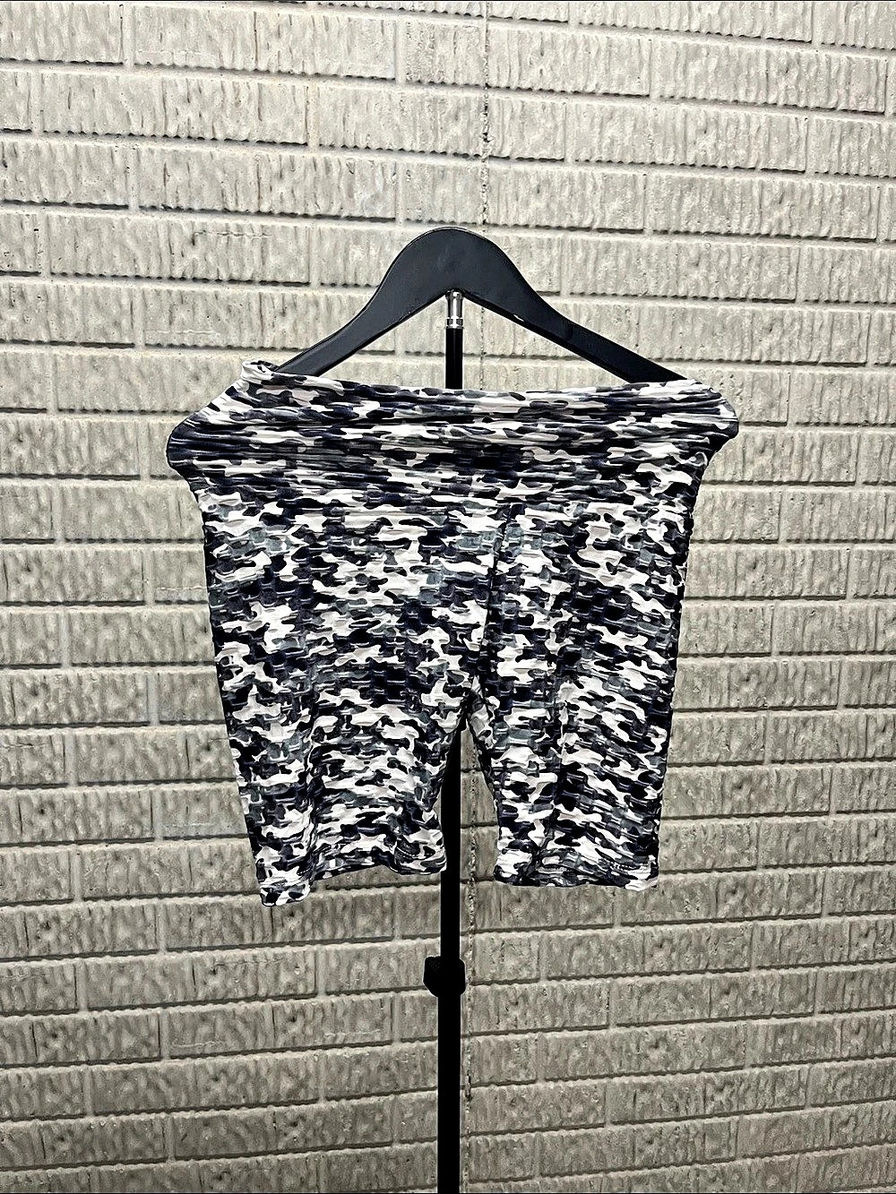 YMI Performance Multifunctional Fitness Wear Shorts Camo Bike Shorts in Black &